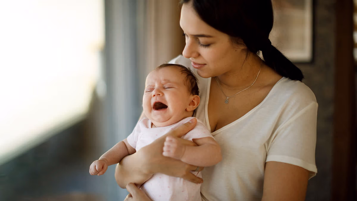 Why Does My Newborn Cry Even After Feeding? Understanding Early Behaviour (0–6 Months)